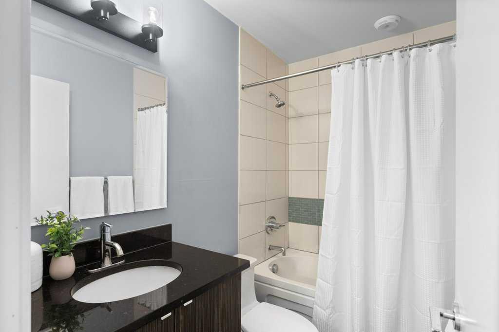 788 12 Avenue 1405 Property Photo 24