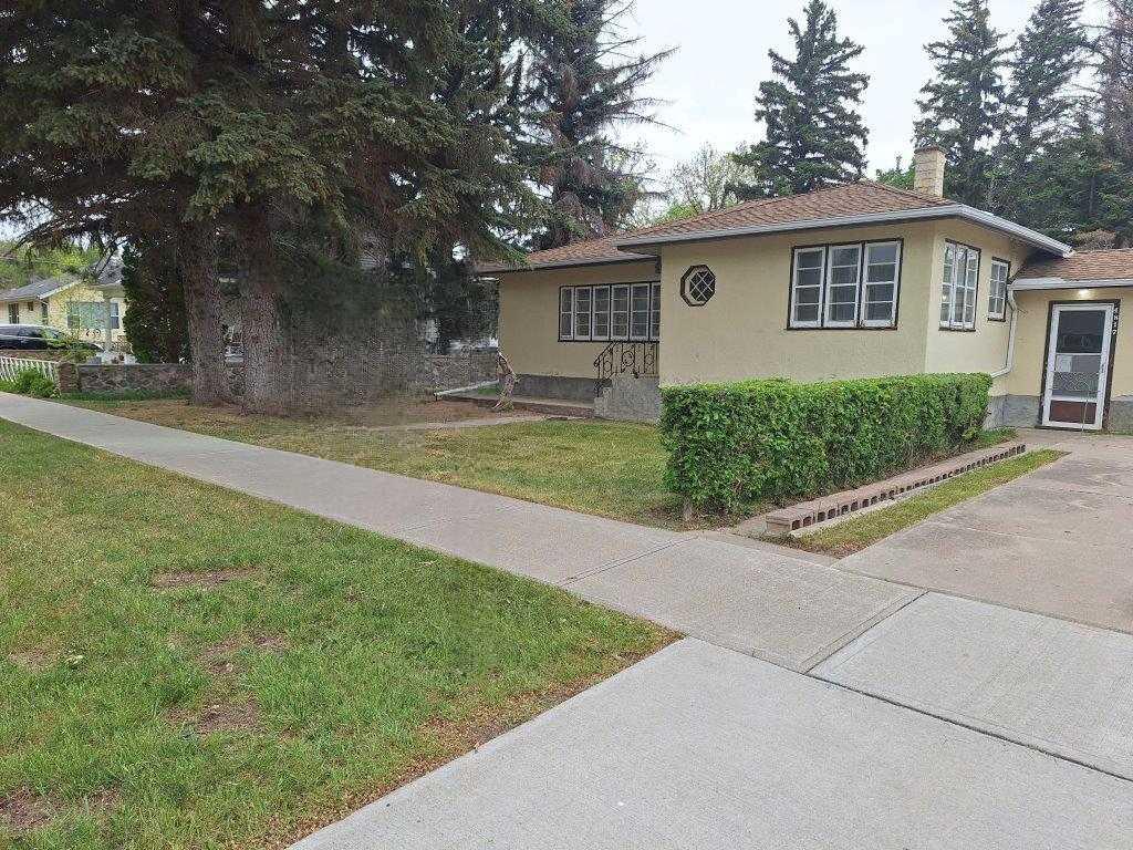 4817 52 Avenue Property Photo 1