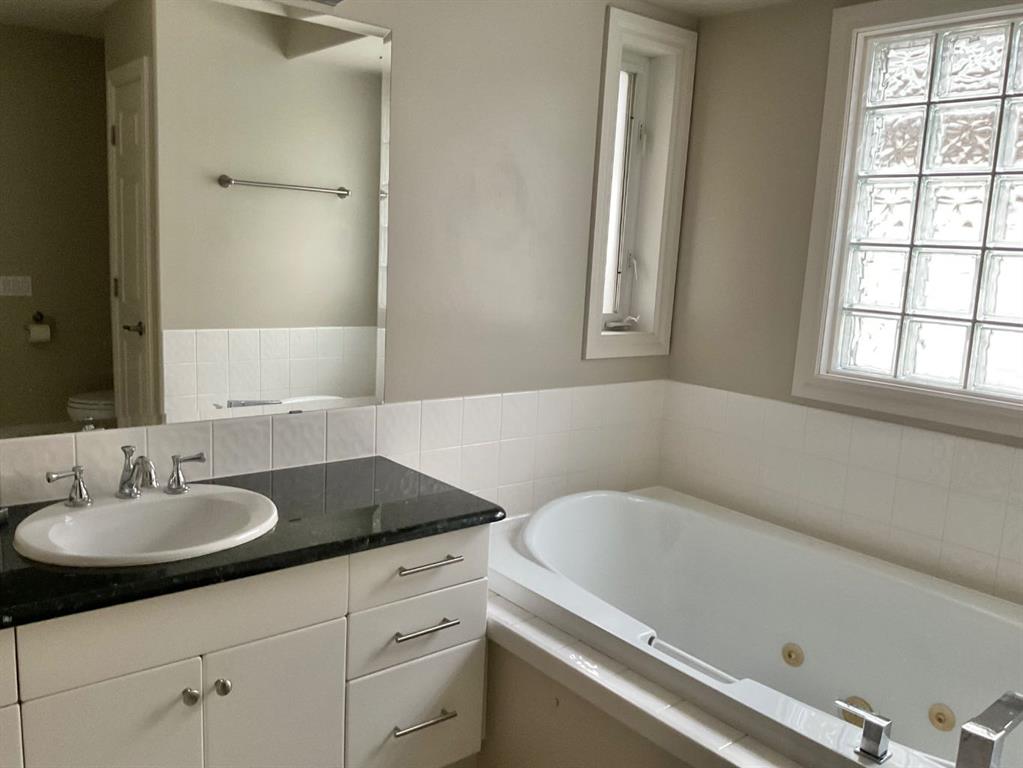 1719 31 Avenue Property Photo 17