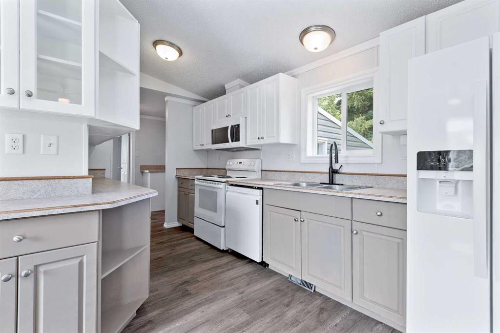 370028 Range Road 6-1 Property Photo 3