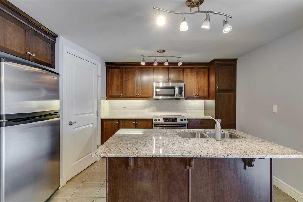 910 5 Avenue 1706 Property Photo 3