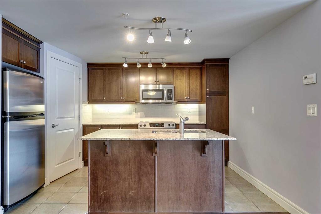 910 5 Avenue 1706 Property Photo 5