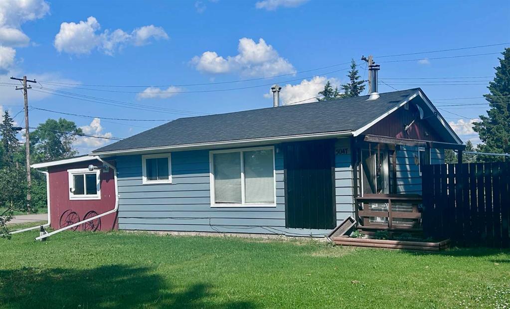 5047 48 Street Property Photo 1