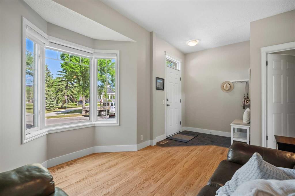 134 Inverness Square Property Photo 4