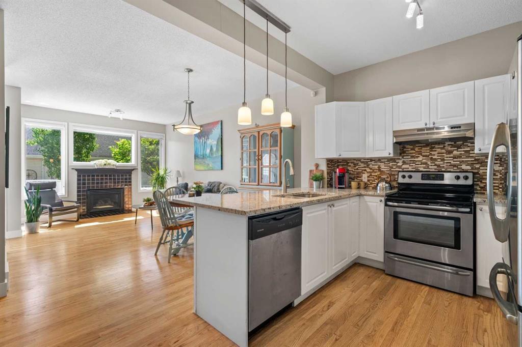 134 Inverness Square Property Photo 6