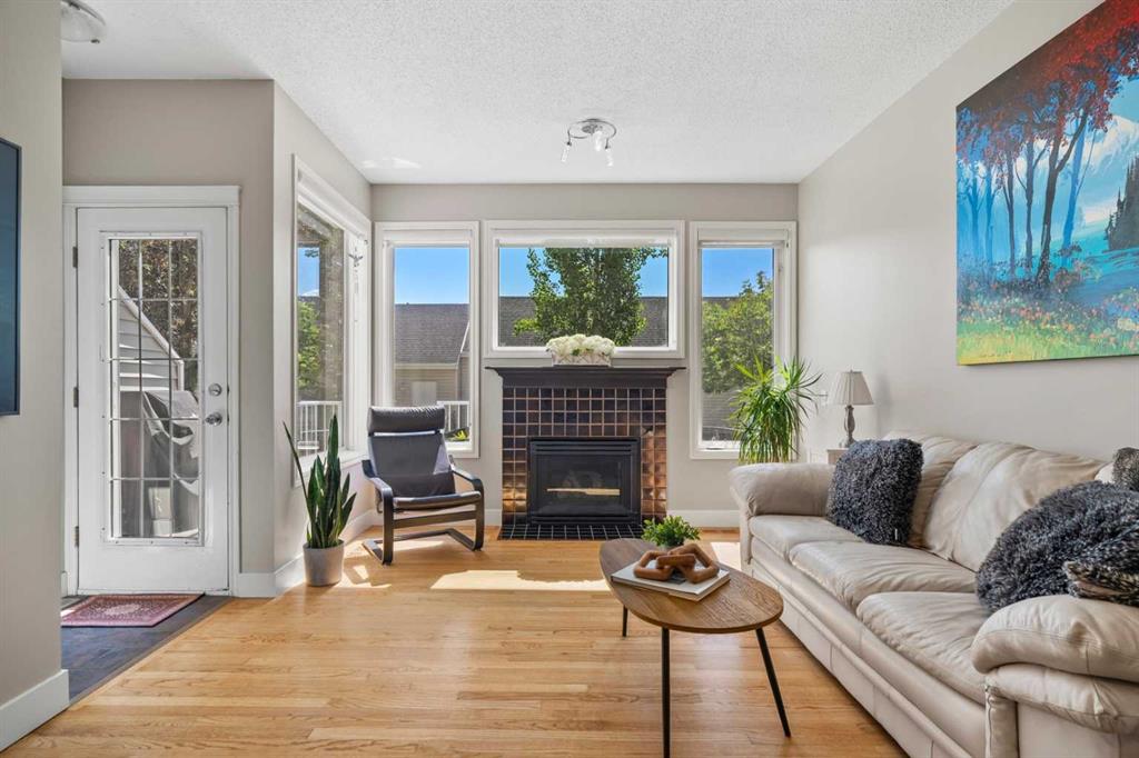 134 Inverness Square Property Photo 8