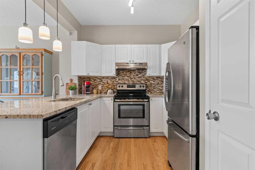 134 Inverness Square Property Photo 13