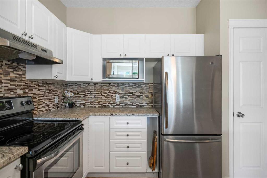 134 Inverness Square Property Photo 15