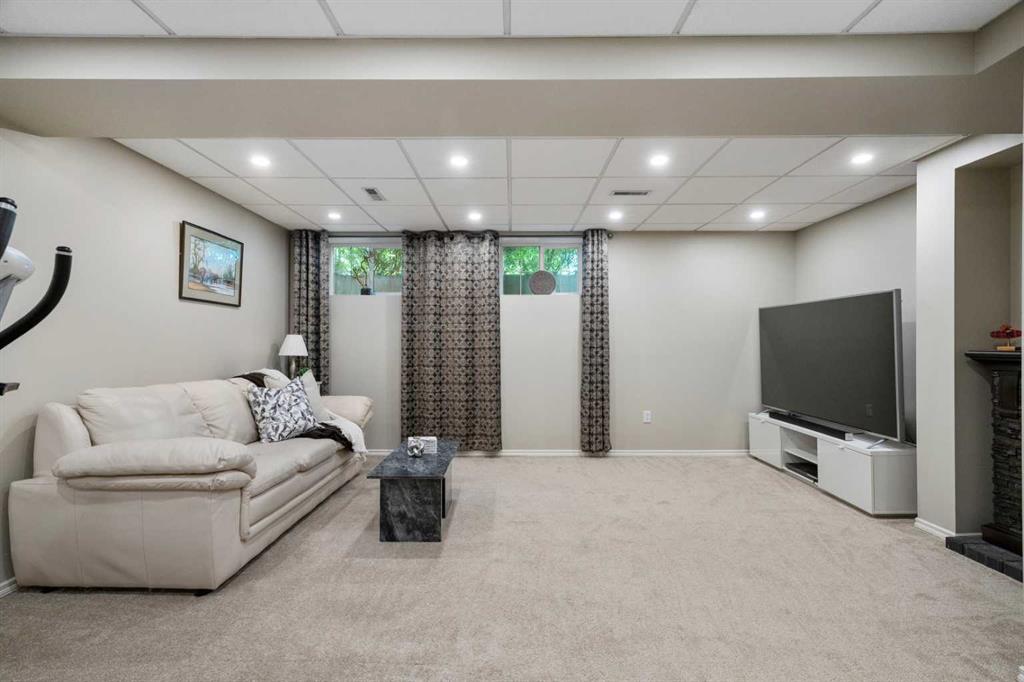 134 Inverness Square Property Photo 32