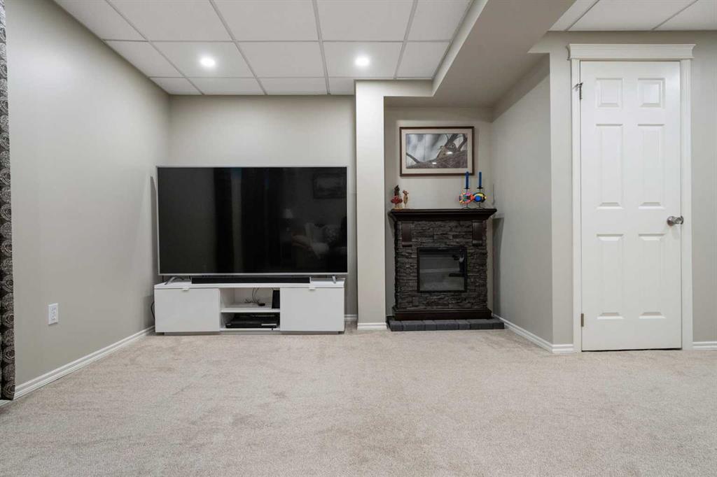 134 Inverness Square Property Photo 33