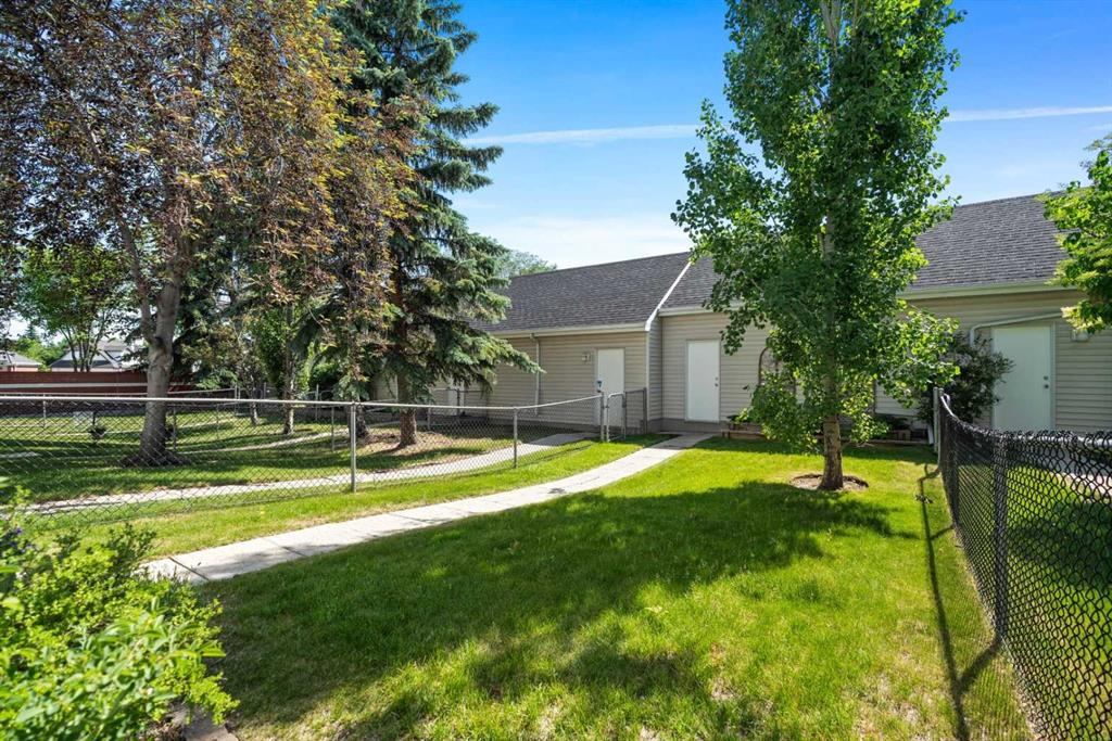 134 Inverness Square Property Photo 38