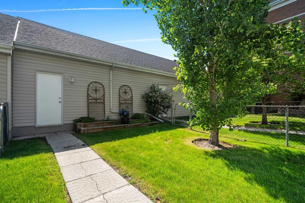 134 Inverness Square Property Photo 39
