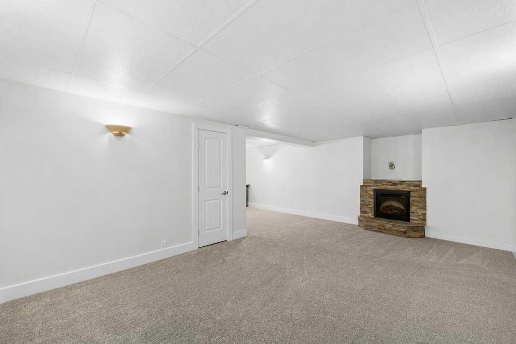 54 Mckenzie Lake Manor Property Photo 36
