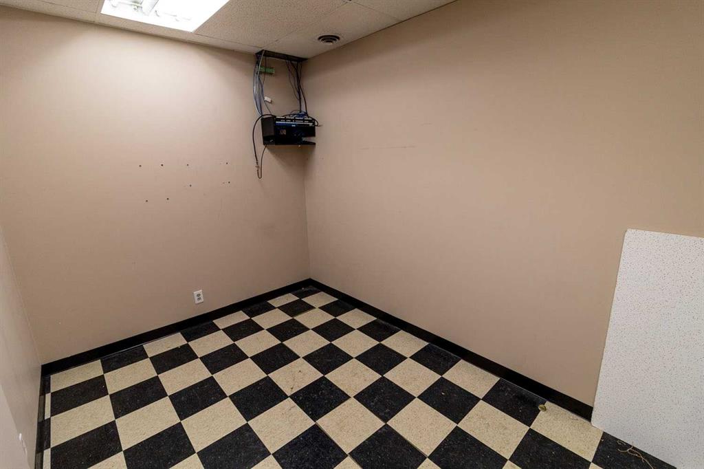 4712 13 Street Suite 204 Property Photo 16