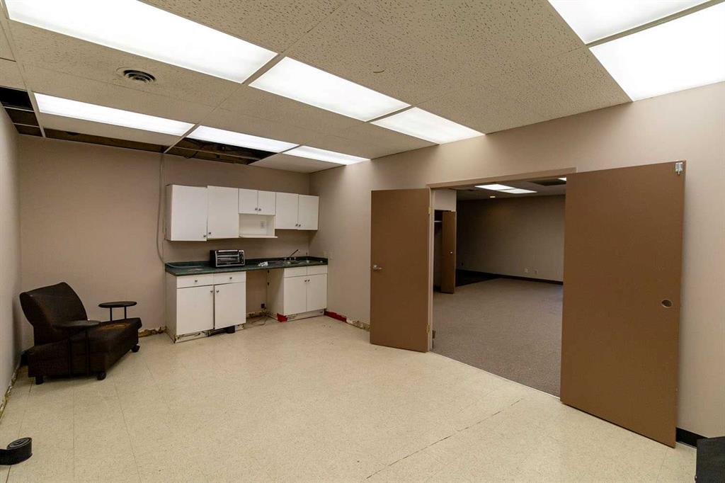4712 13 Street Suite 204 Property Photo 17