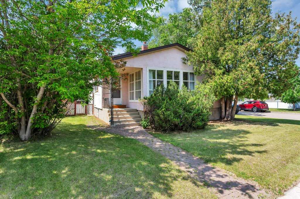 4525 Moore Crescent Property Photo 1