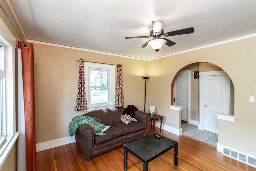 5215 51 Street Property Photo 10