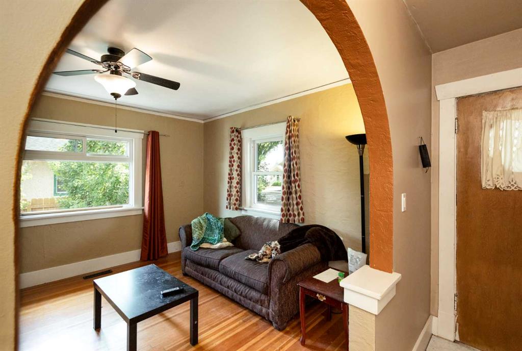 5215 51 Street Property Photo 11