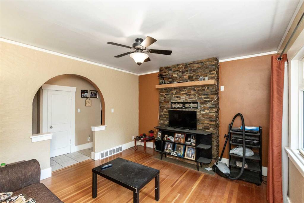 5215 51 Street Property Photo 13
