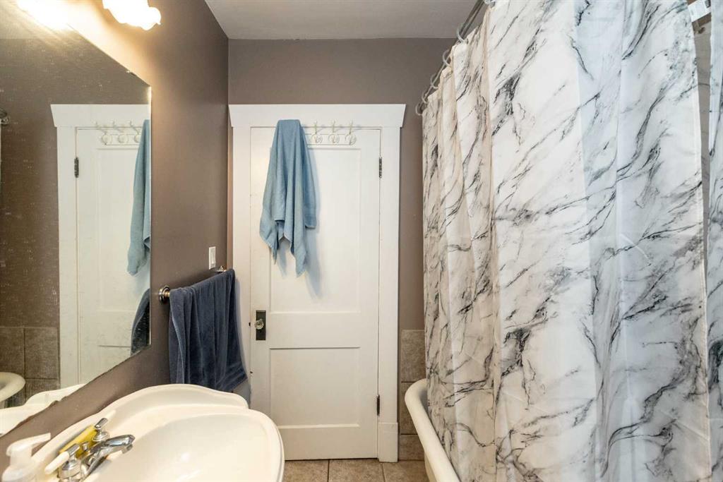 5215 51 Street Property Photo 15
