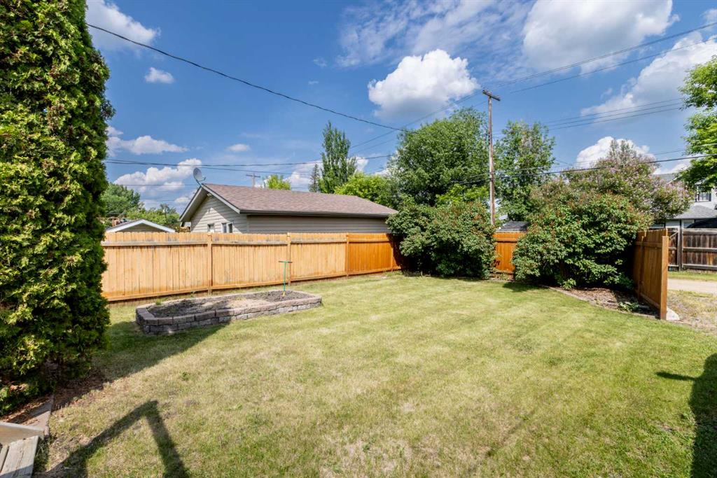 5215 51 Street Property Photo 35