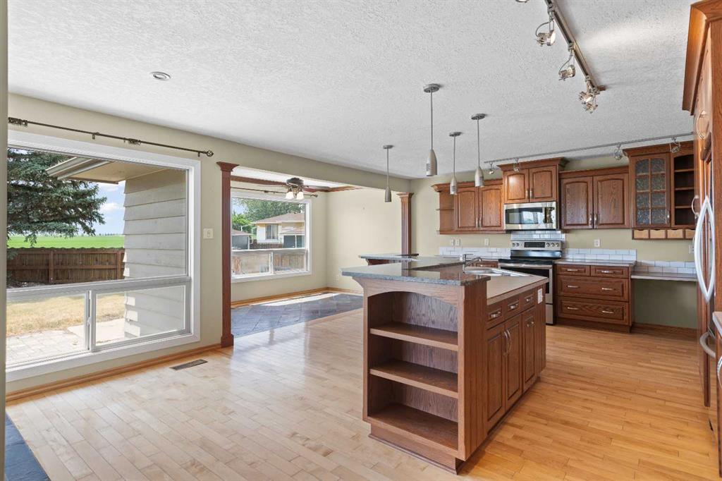 1025 5 Street Property Photo 9