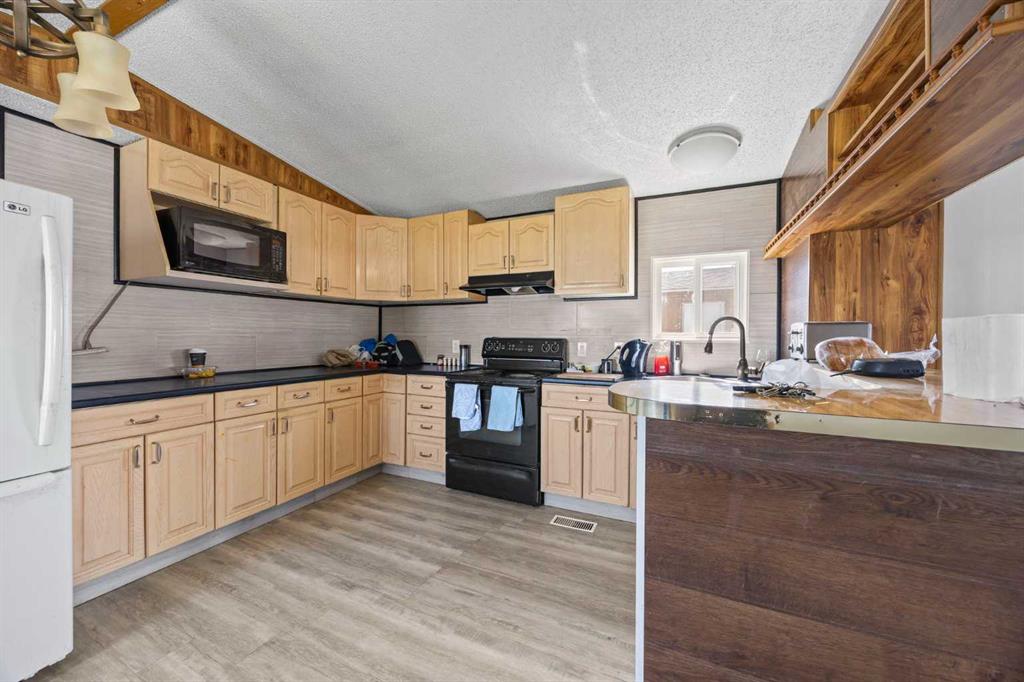 6220 17 Avenue 322 Property Photo 2