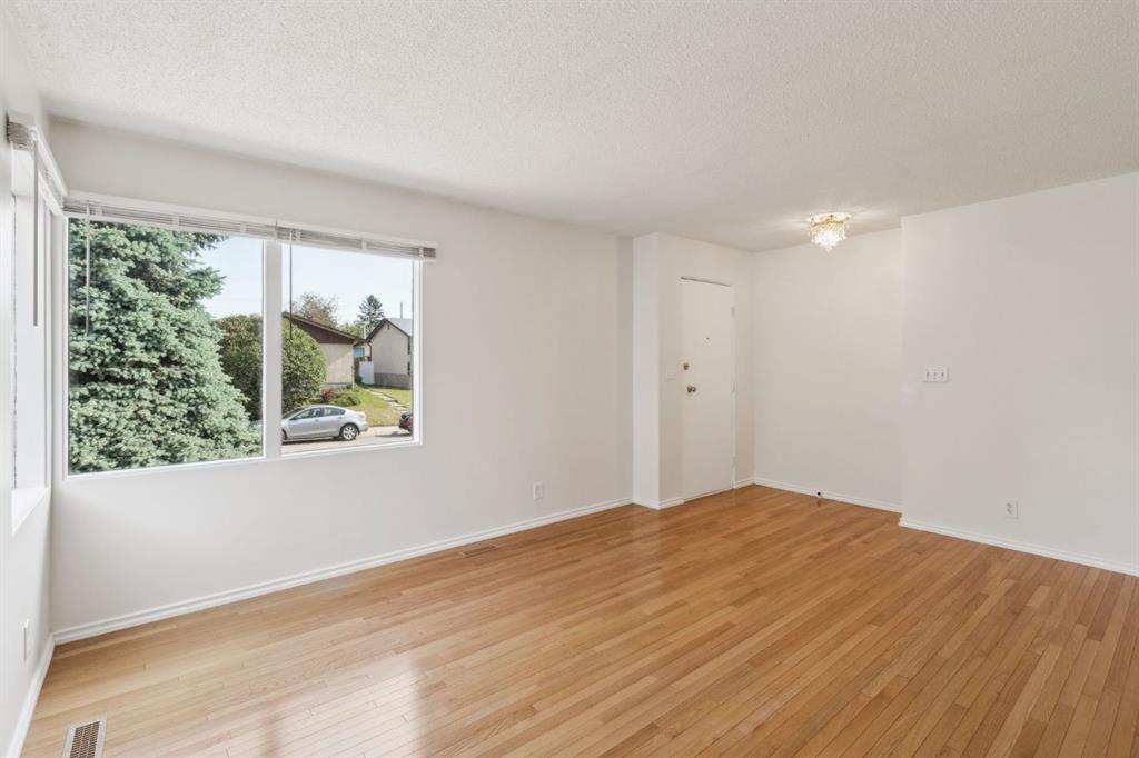 264 Huntington Close Property Photo 5