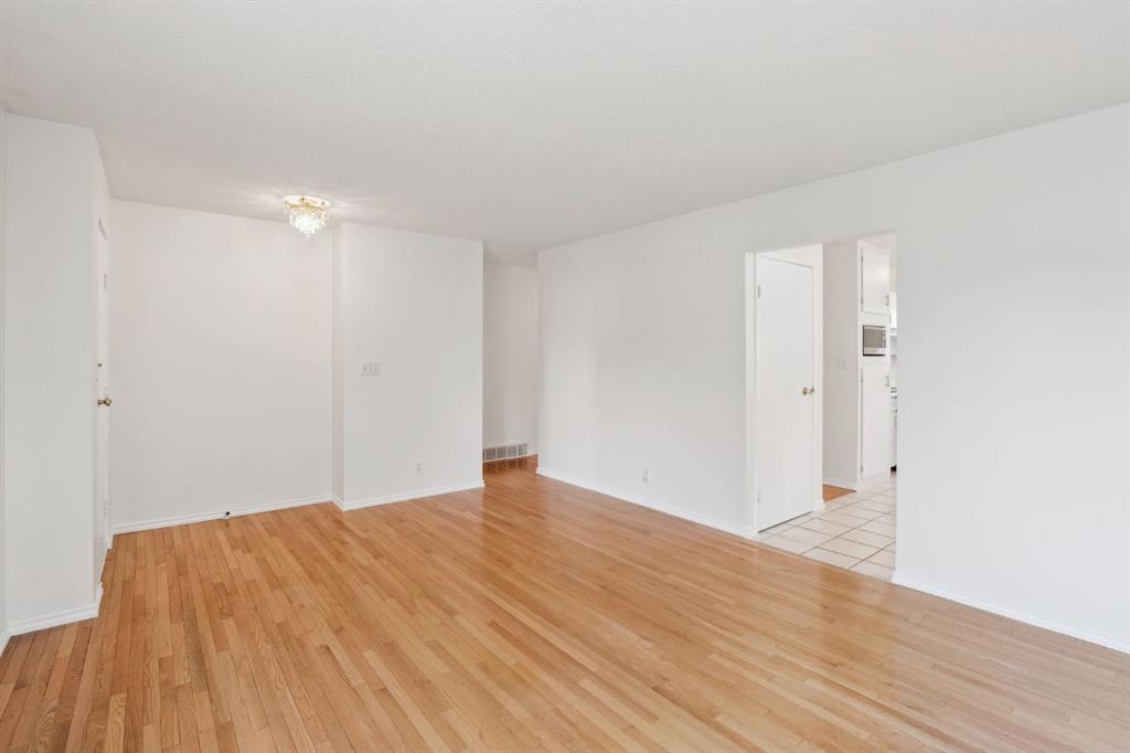 264 Huntington Close Property Photo 6