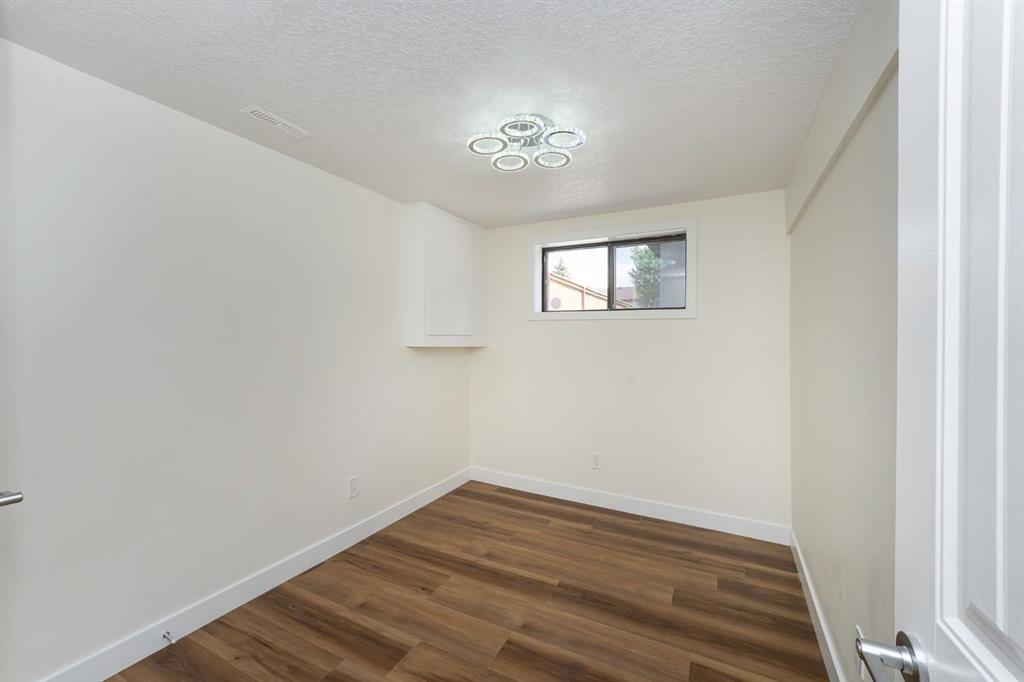 140 Whitworth Way Property Photo 26