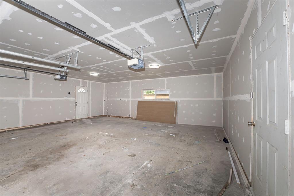 140 Whitworth Way Property Photo 40