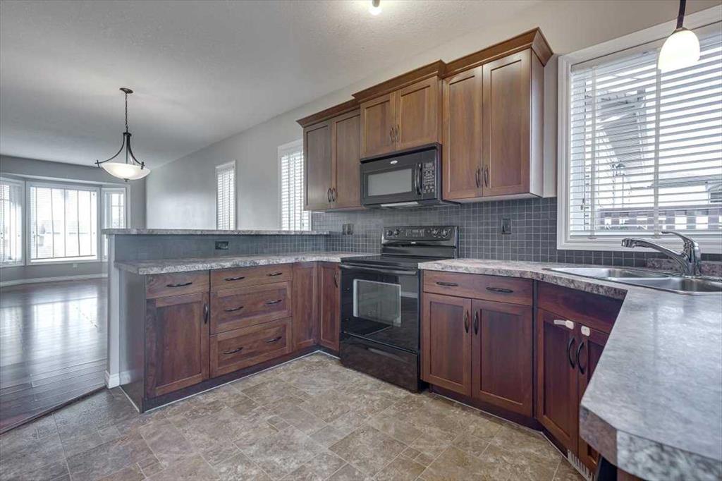 109 Churchill Place Property Photo 10