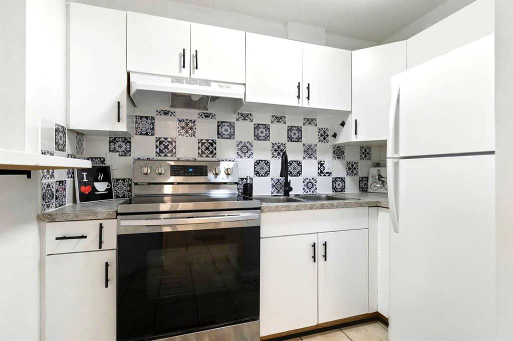 1712 38 Street 103 Property Photo 3