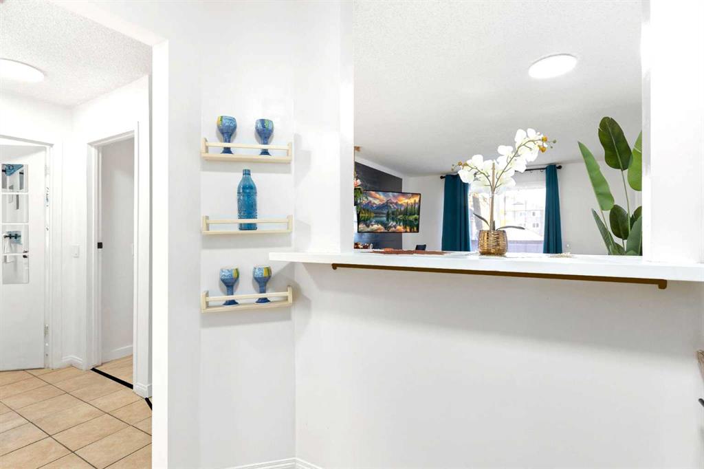 1712 38 Street 103 Property Photo 4