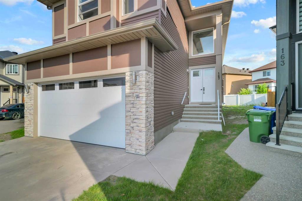 167 Saddlecrest Grove Property Photo 3