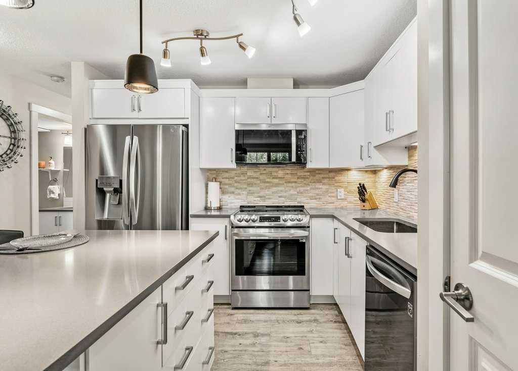 1007 Cranbrook Walk Property Photo 3