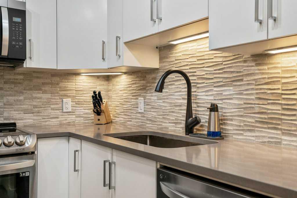 1007 Cranbrook Walk Property Photo 7