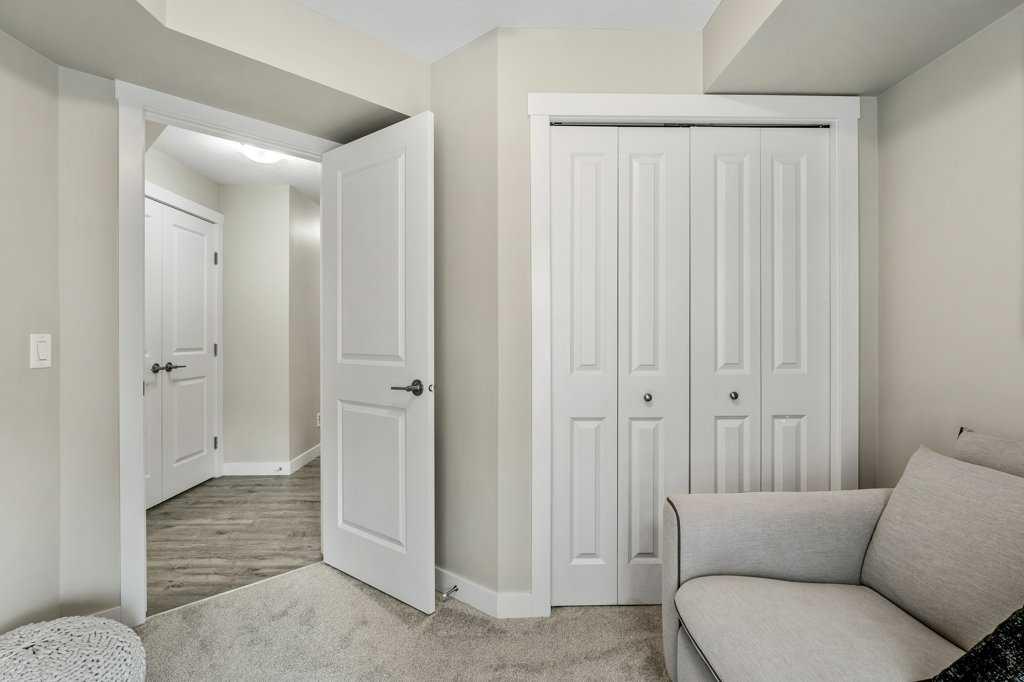 1007 Cranbrook Walk Property Photo 16