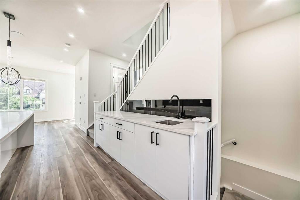 4625 72 Street Property Photo 14