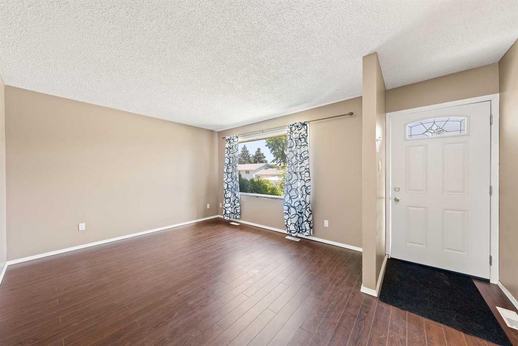 40 Lake Bevan Drive Property Photo 6