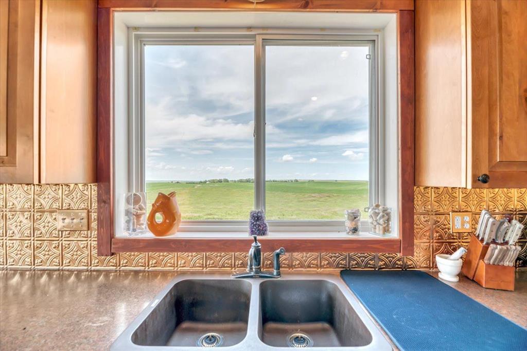 231018 Range Road 194a Property Photo 6