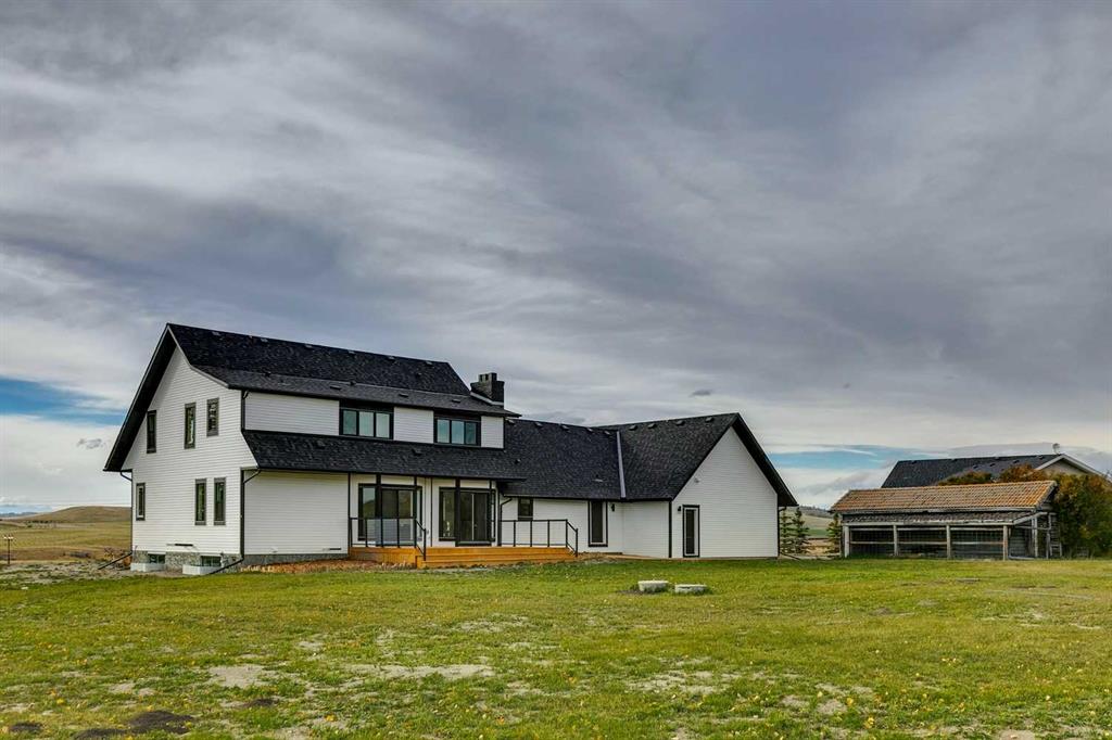 262150 Horse Creek Road Property Photo 4