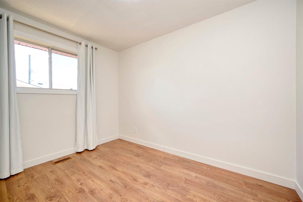 1176 Penrith Crescent Property Photo 13