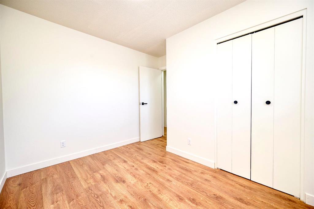1176 Penrith Crescent Property Photo 15
