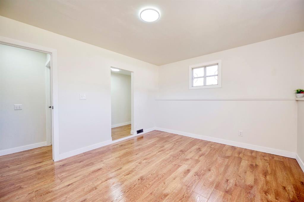 1176 Penrith Crescent Property Photo 16