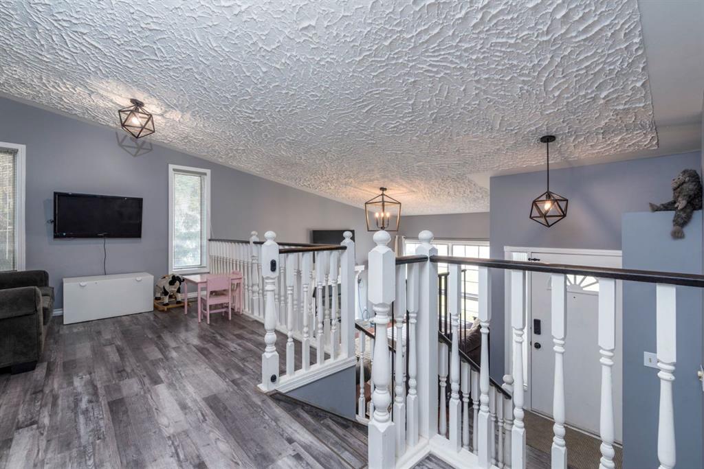4606 33 Street Property Photo 5