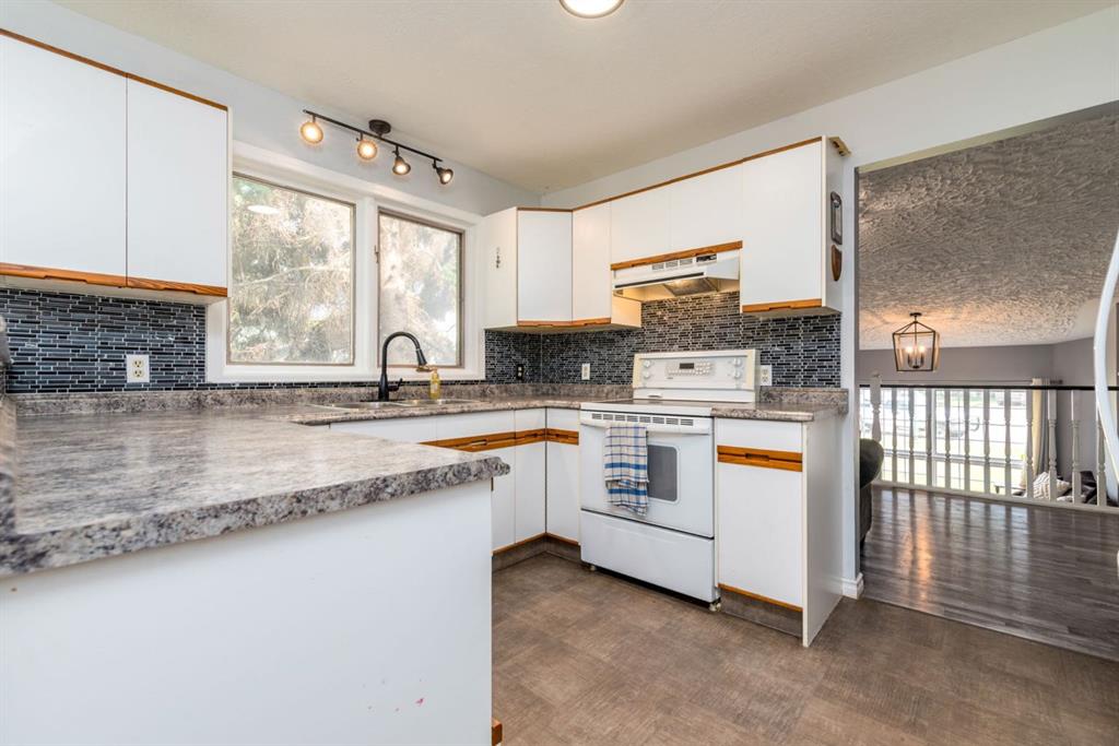 4606 33 Street Property Photo 9