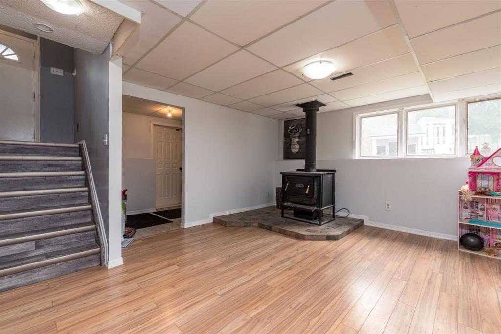 4606 33 Street Property Photo 20