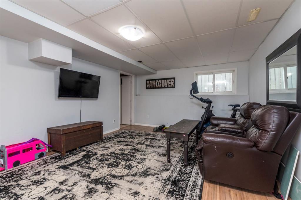 4606 33 Street Property Photo 22