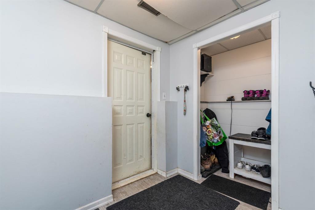 4606 33 Street Property Photo 28